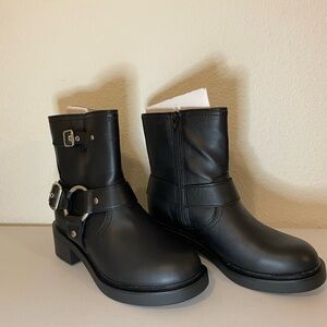 Universal Thread Black Ankle Boots